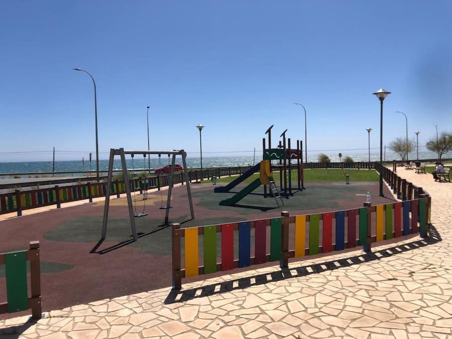 Apartment Bajo Con Jardin En Primera Linea De Playa Málaga